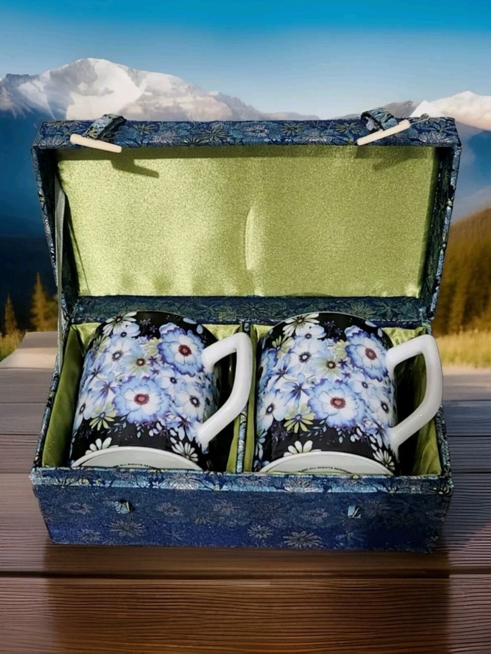 Barnes & Noble 2006 Floral Ceramic Mug Set in a very nice blue floral box